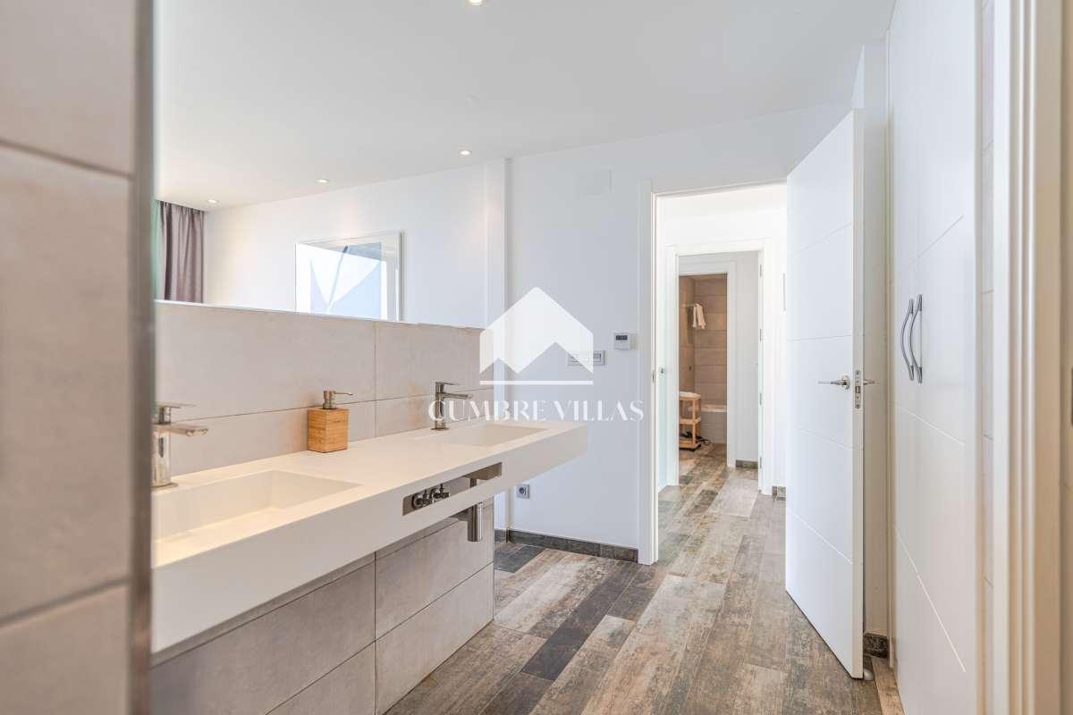 Villa for Sale in Salobreña