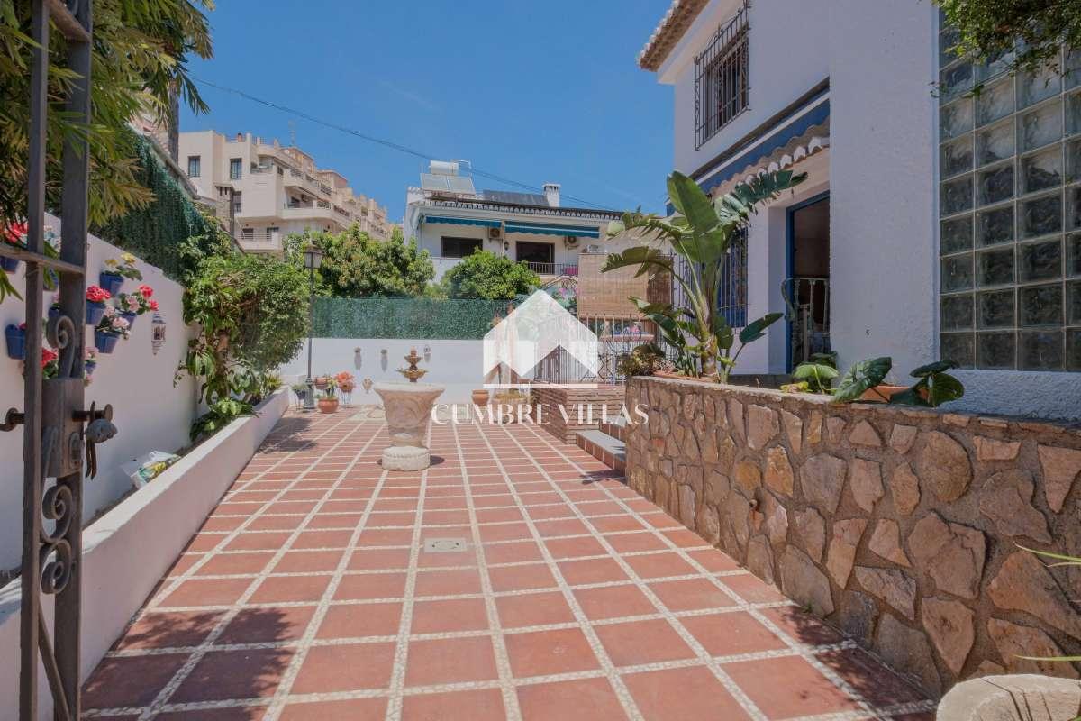 Villa for Sale in Almuñécar