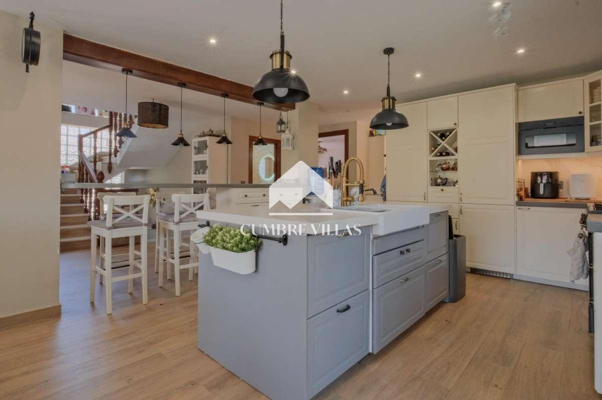 Villa for Sale in Almuñécar