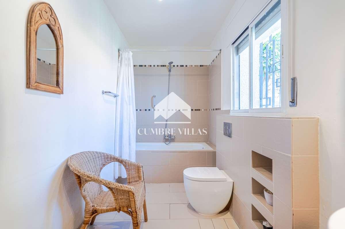 Villa for Sale in Salobreña