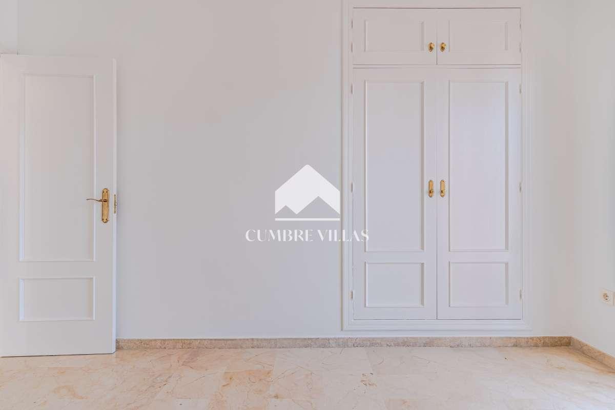 Villa for Sale in Almuñécar