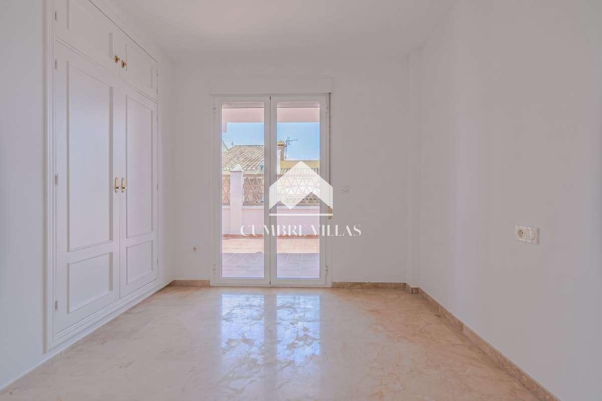 Villa for Sale in Almuñécar