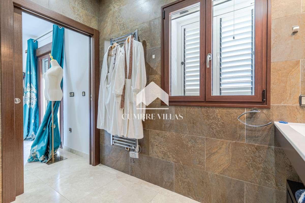 Villa for Sale in Almuñécar