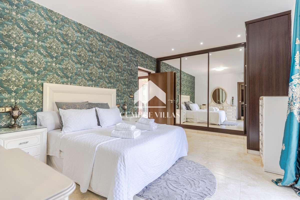 Villa for Sale in Almuñécar