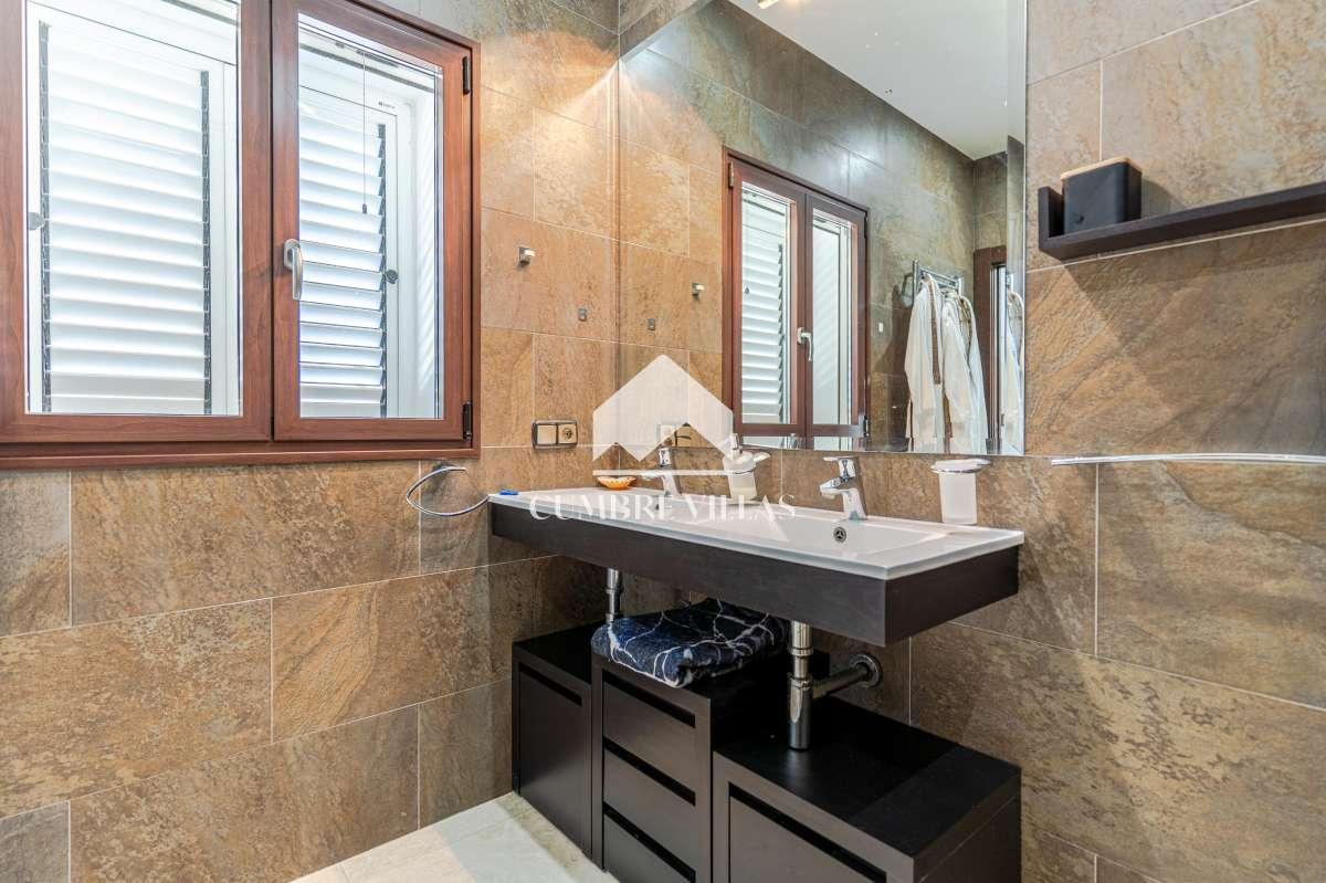 Villa for Sale in Almuñécar