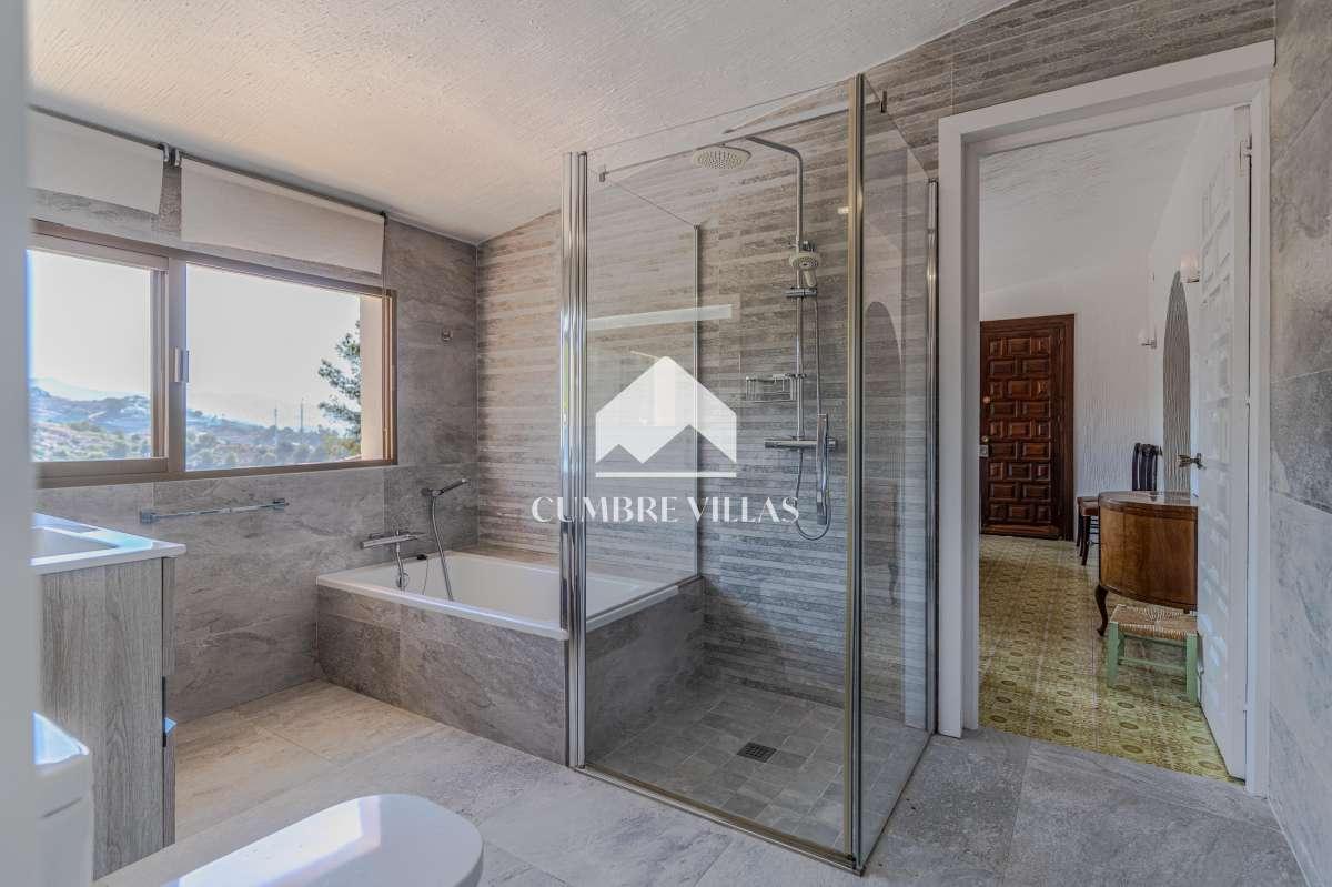 Villa for Sale in Almuñécar