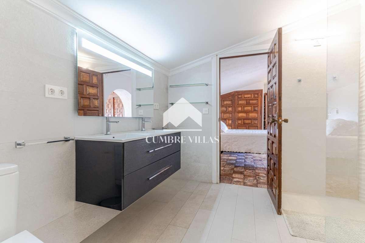 Villa for Sale in Almuñécar