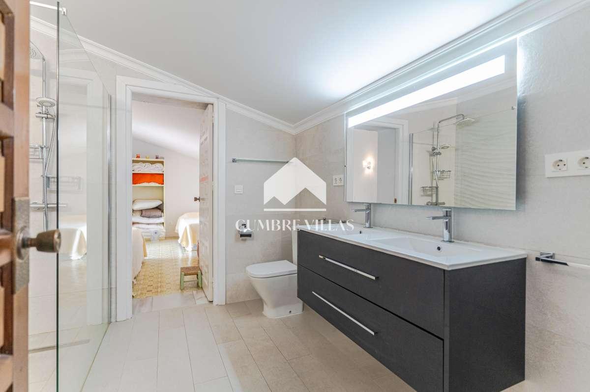 Villa for Sale in Almuñécar