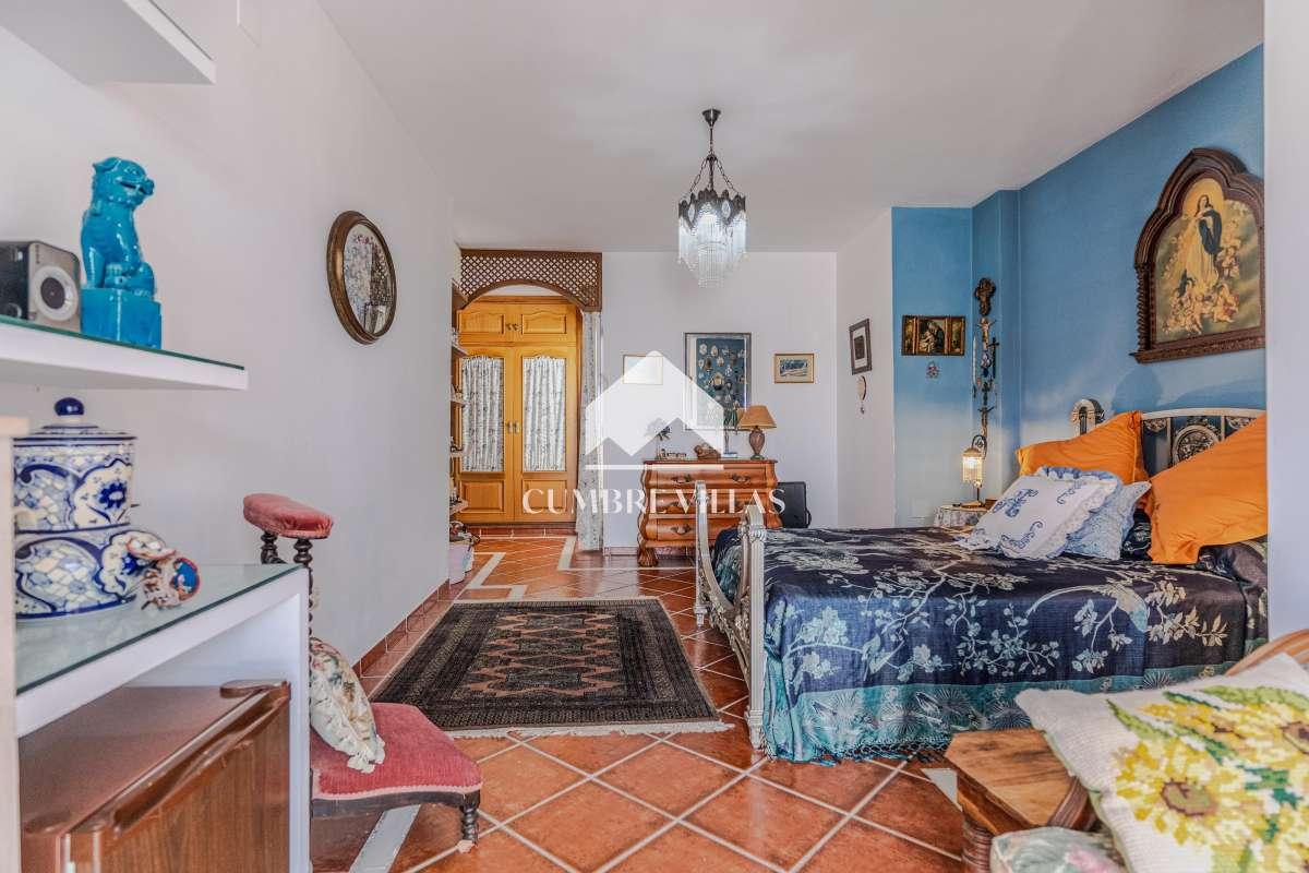 Villa for Sale in Almuñécar