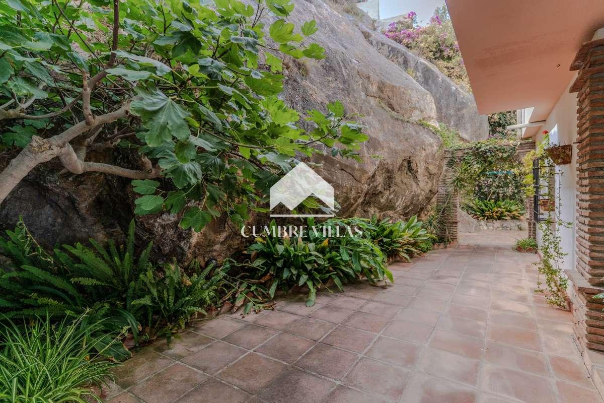 Villa for Sale in Almuñécar