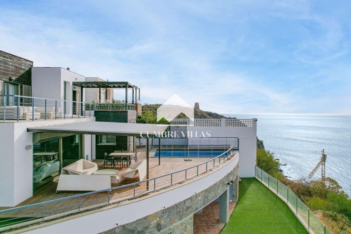 Villa for Sale in Almuñécar