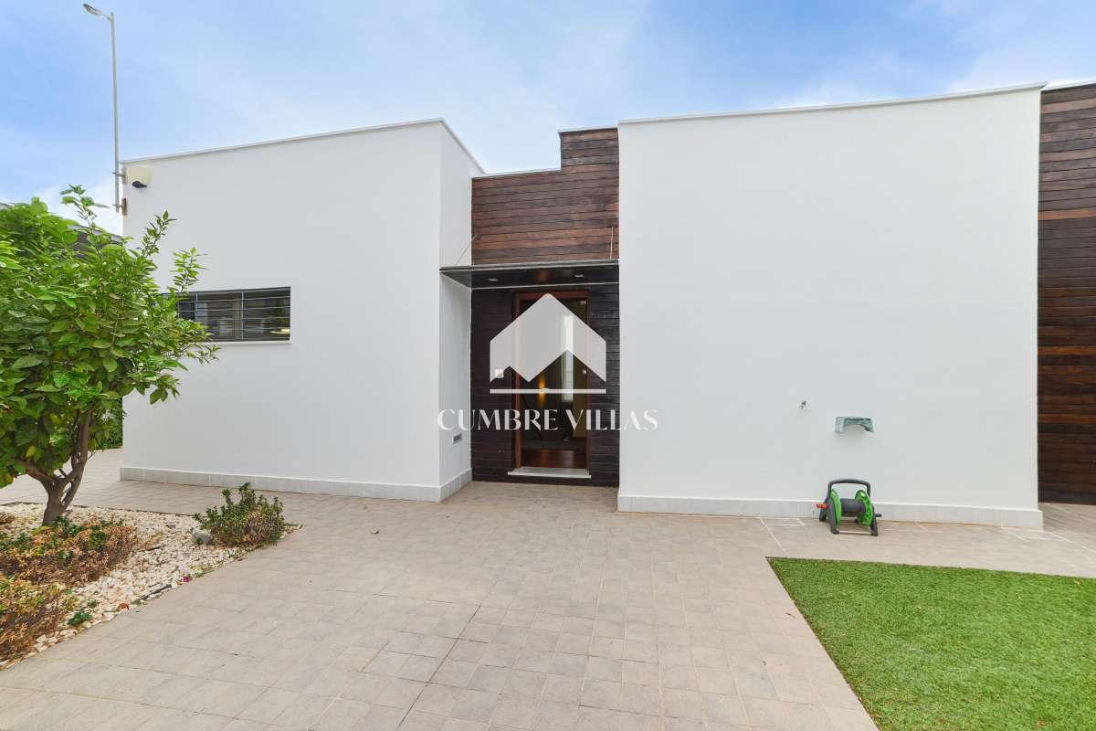 Villa for Sale in Almuñécar