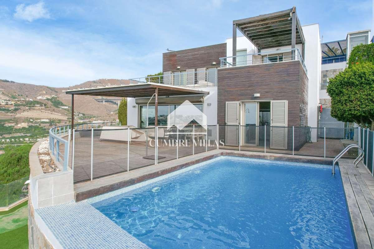 Villa for Sale in Almuñécar