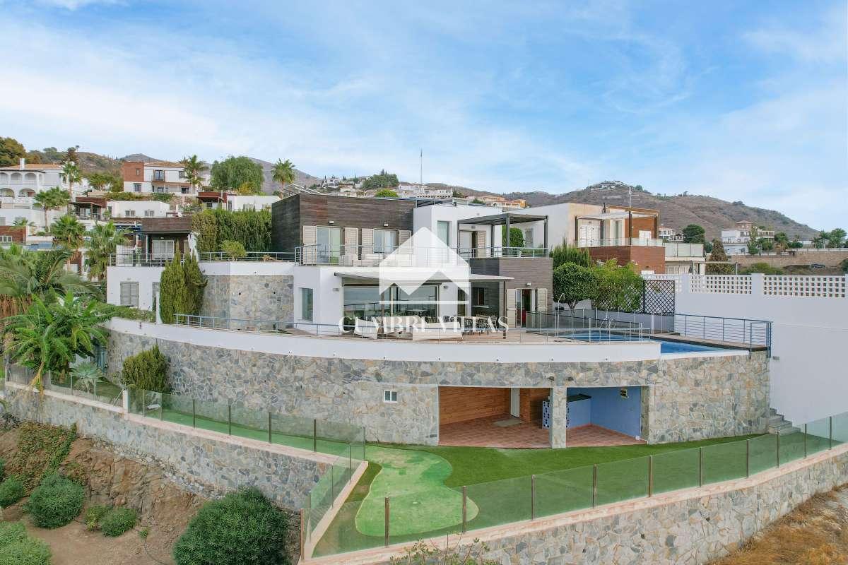 Villa for Sale in Almuñécar