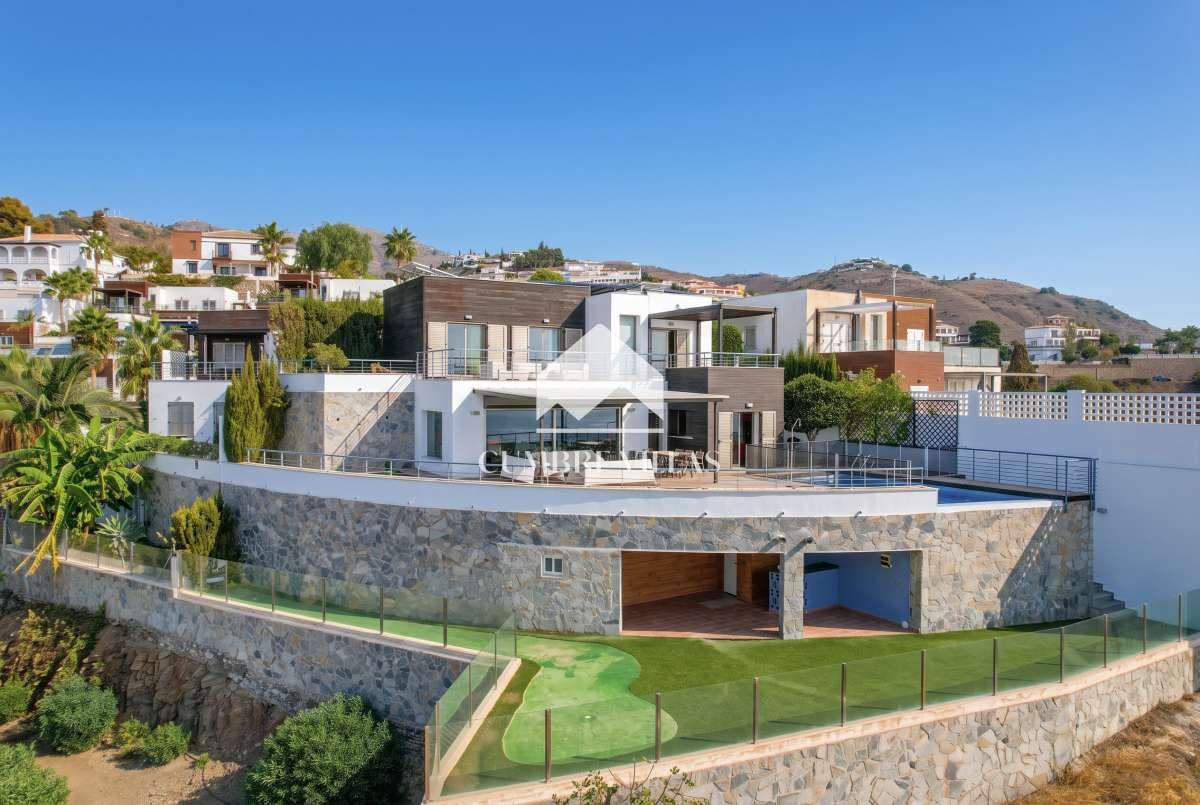 Villa for Sale in Almuñécar