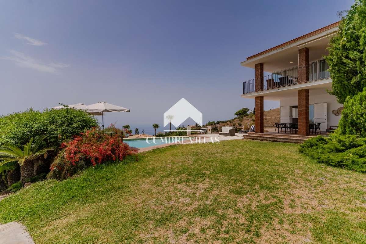 Villa for Sale in Salobreña