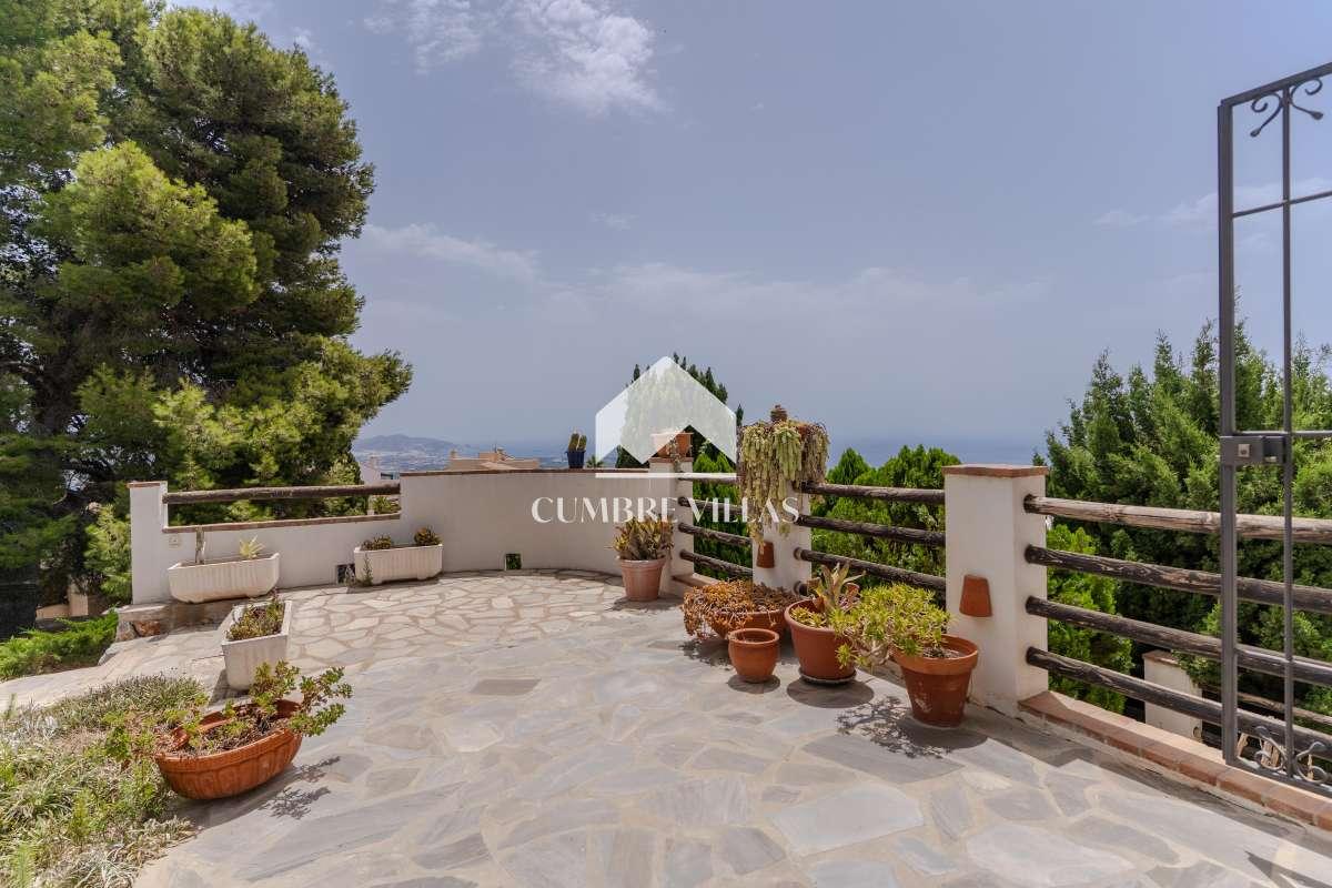 Villa for Sale in Salobreña