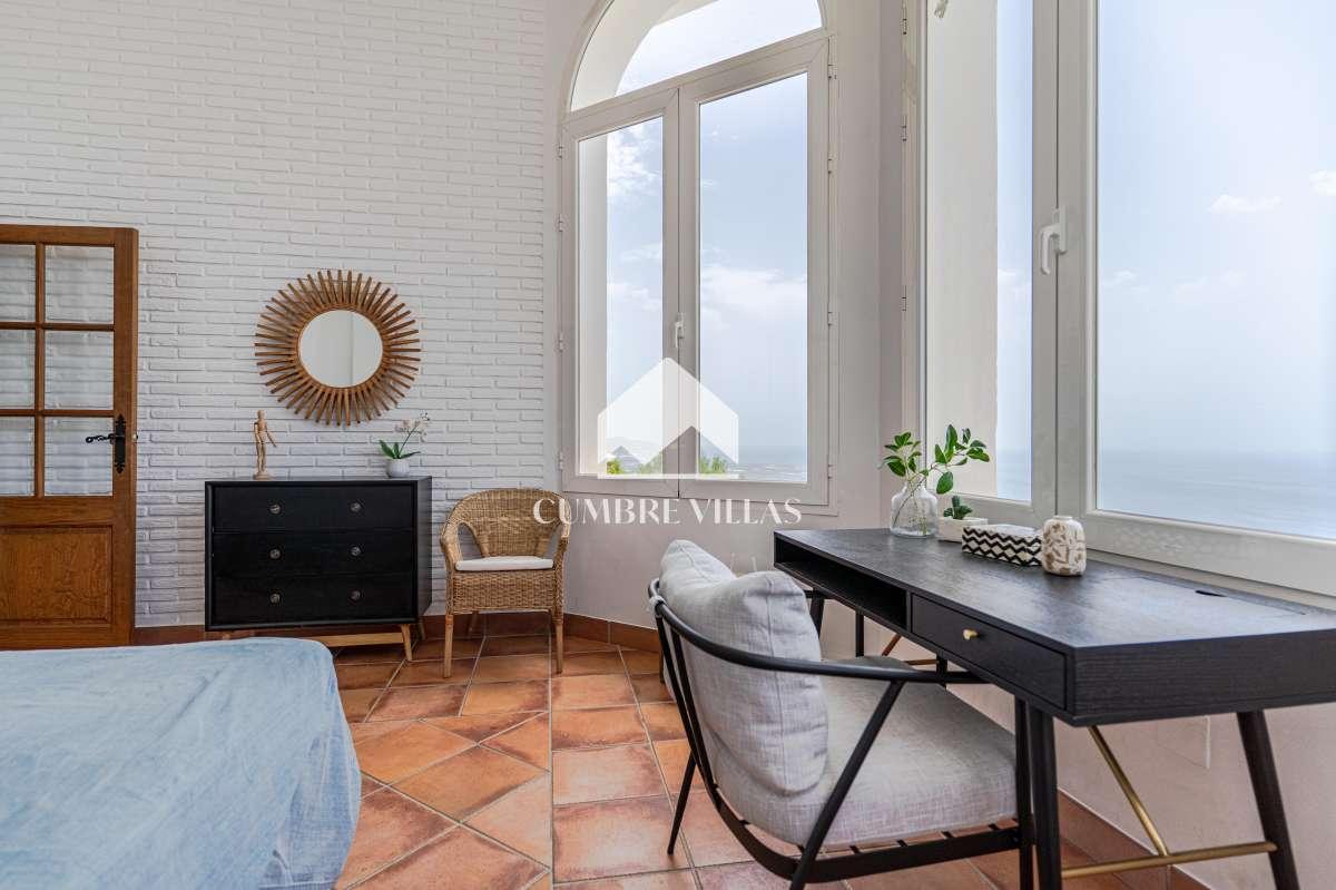 Villa for Sale in Salobreña