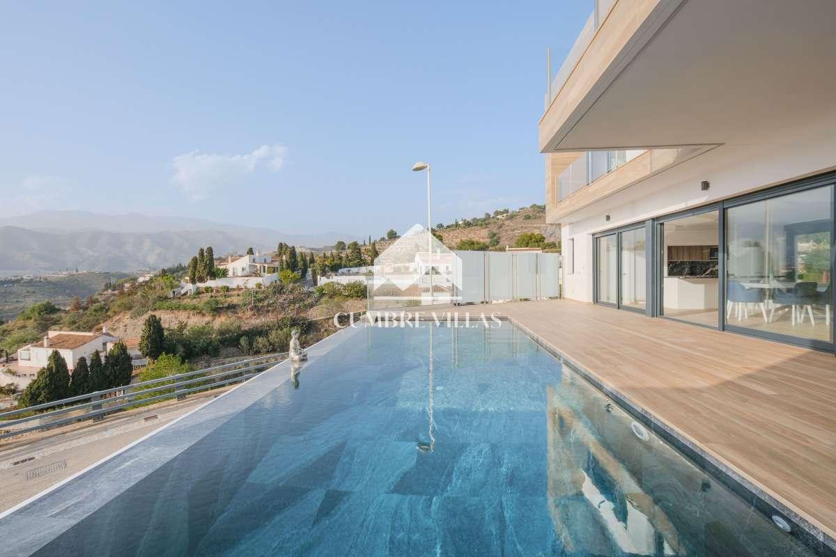 Villa for Sale in Almuñécar