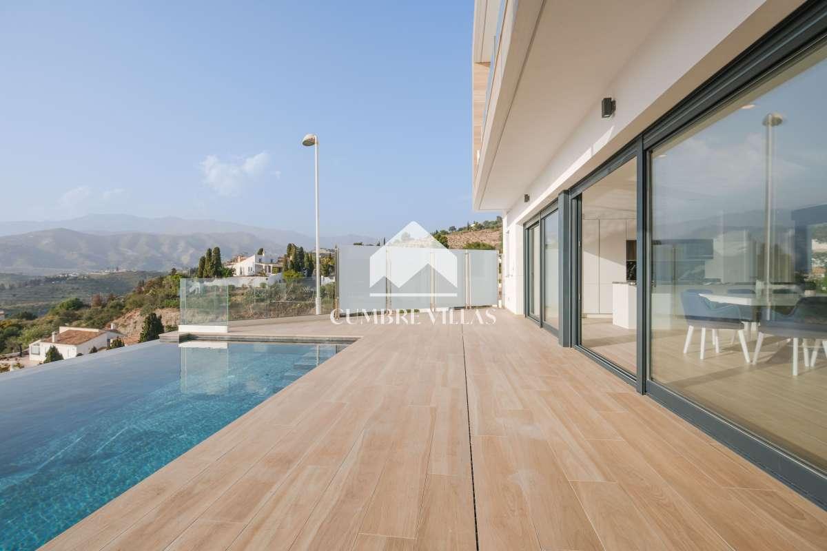 Villa for Sale in Almuñécar