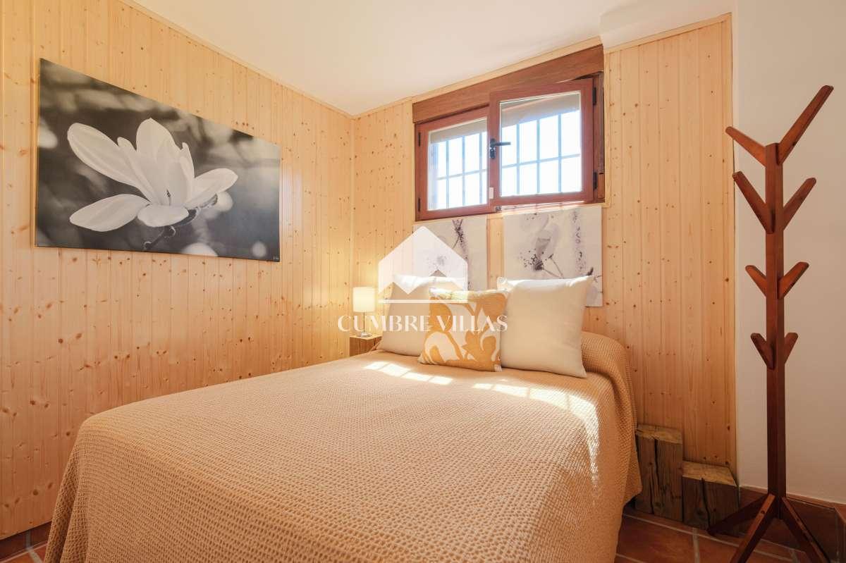 House for Sale in Otívar