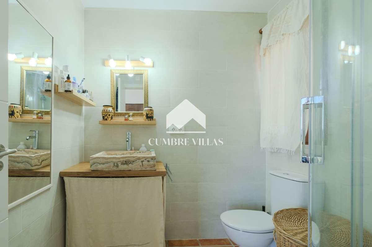 House for Sale in Otívar
