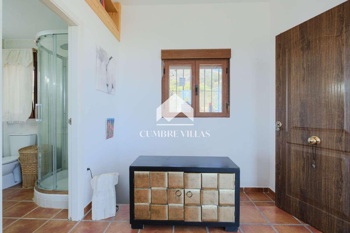 House for Sale in Otívar