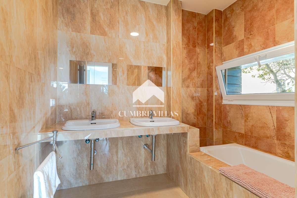 Villa for Sale in Almuñécar