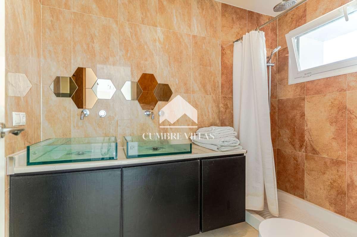 Villa for Sale in Almuñécar