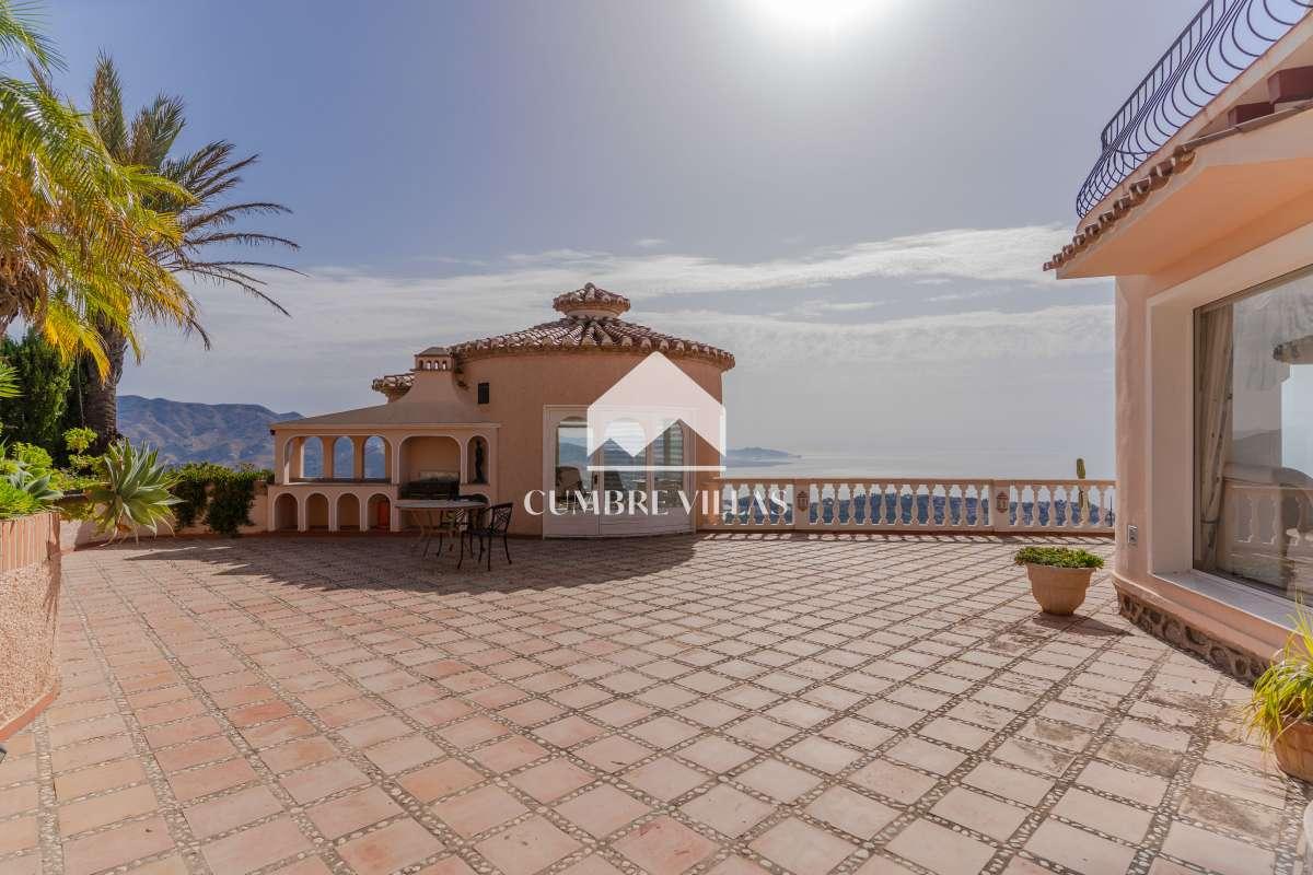 Villa for Sale in Almuñécar