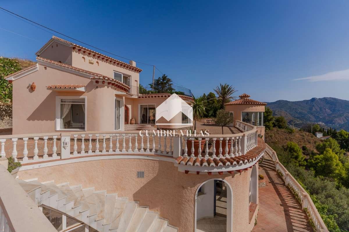 Villa for Sale in Almuñécar