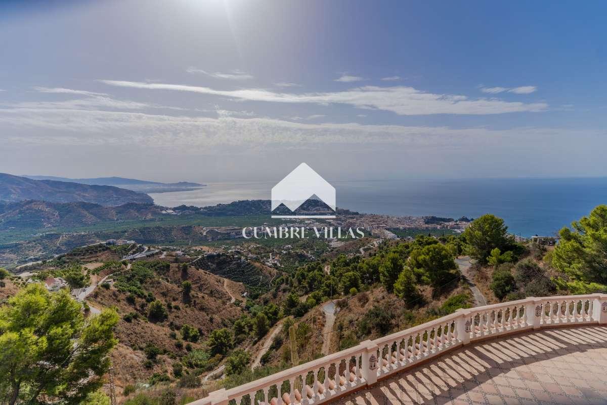 Villa for Sale in Almuñécar