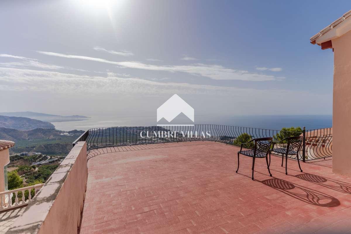 Villa for Sale in Almuñécar