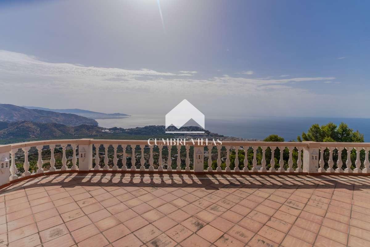 Villa for Sale in Almuñécar