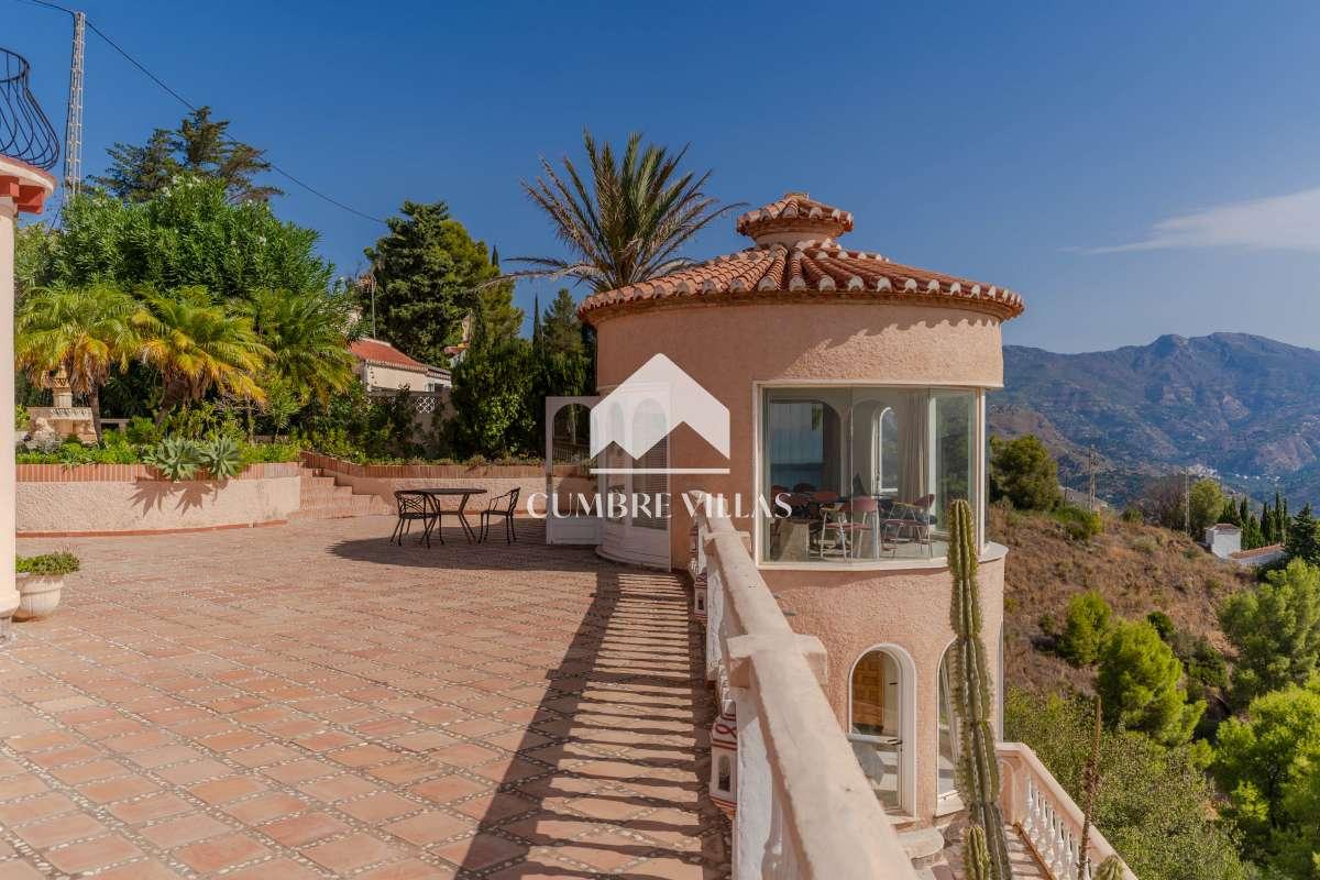 Villa for Sale in Almuñécar