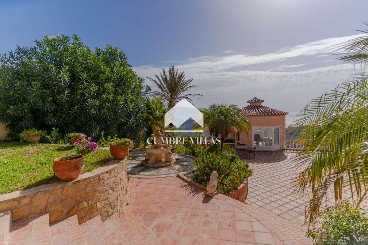 Villa for Sale in Almuñécar