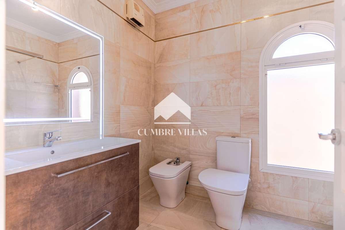 Villa for Sale in Almuñécar