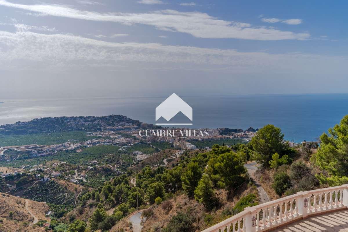 Villa for Sale in Almuñécar