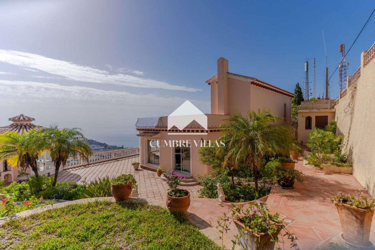 Villa for Sale in Almuñécar