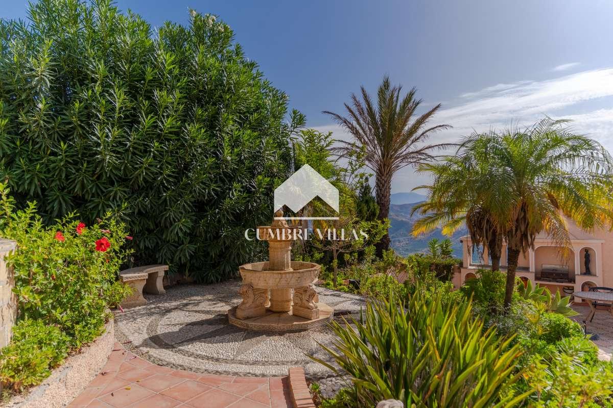 Villa for Sale in Almuñécar