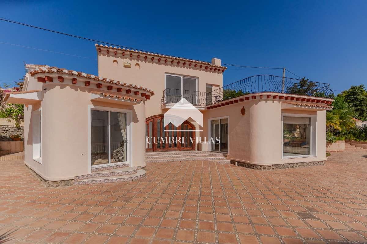 Villa for Sale in Almuñécar