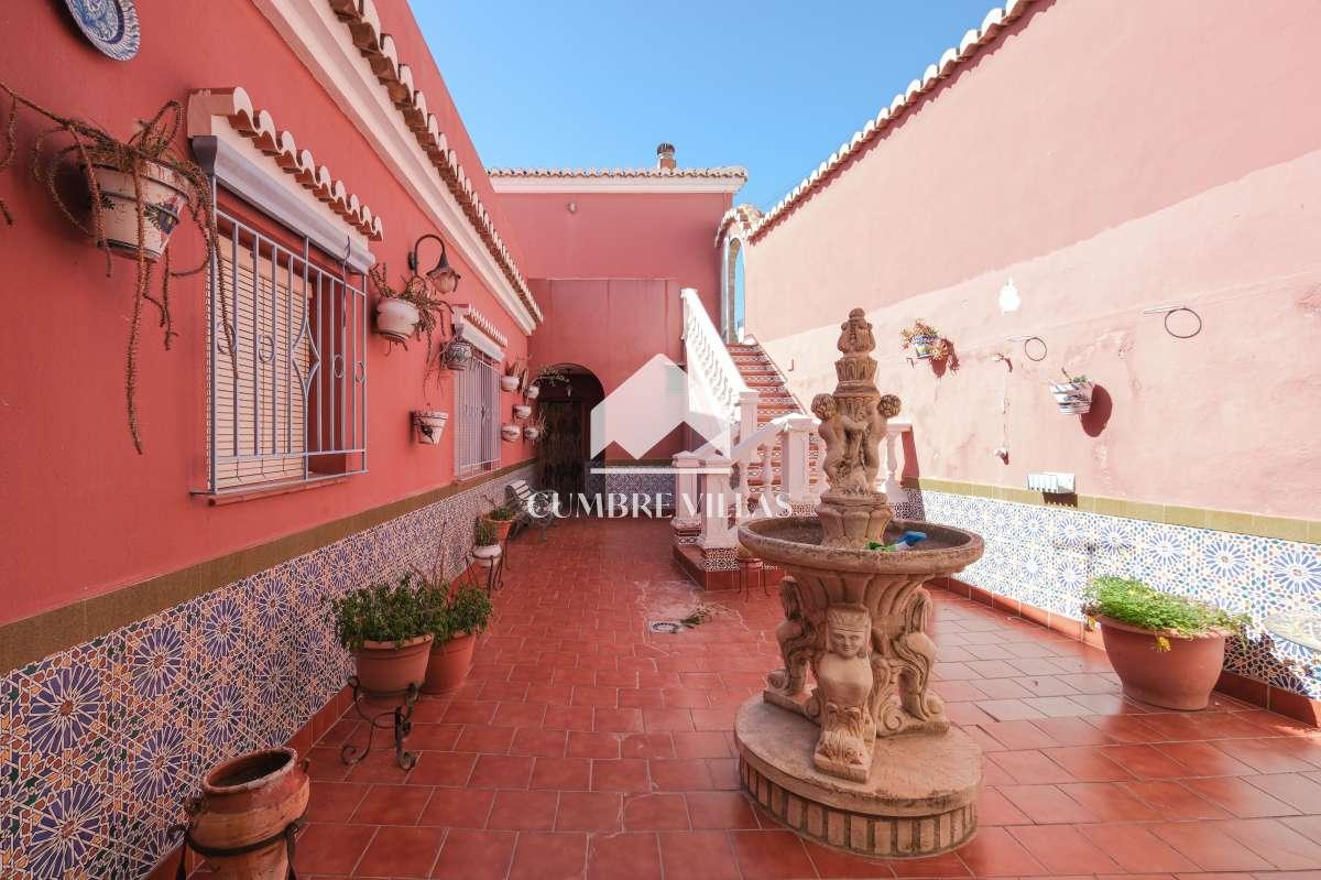 Villa for Sale in Salobreña
