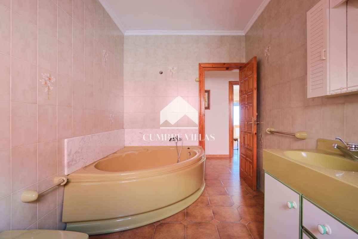 Villa for Sale in Salobreña