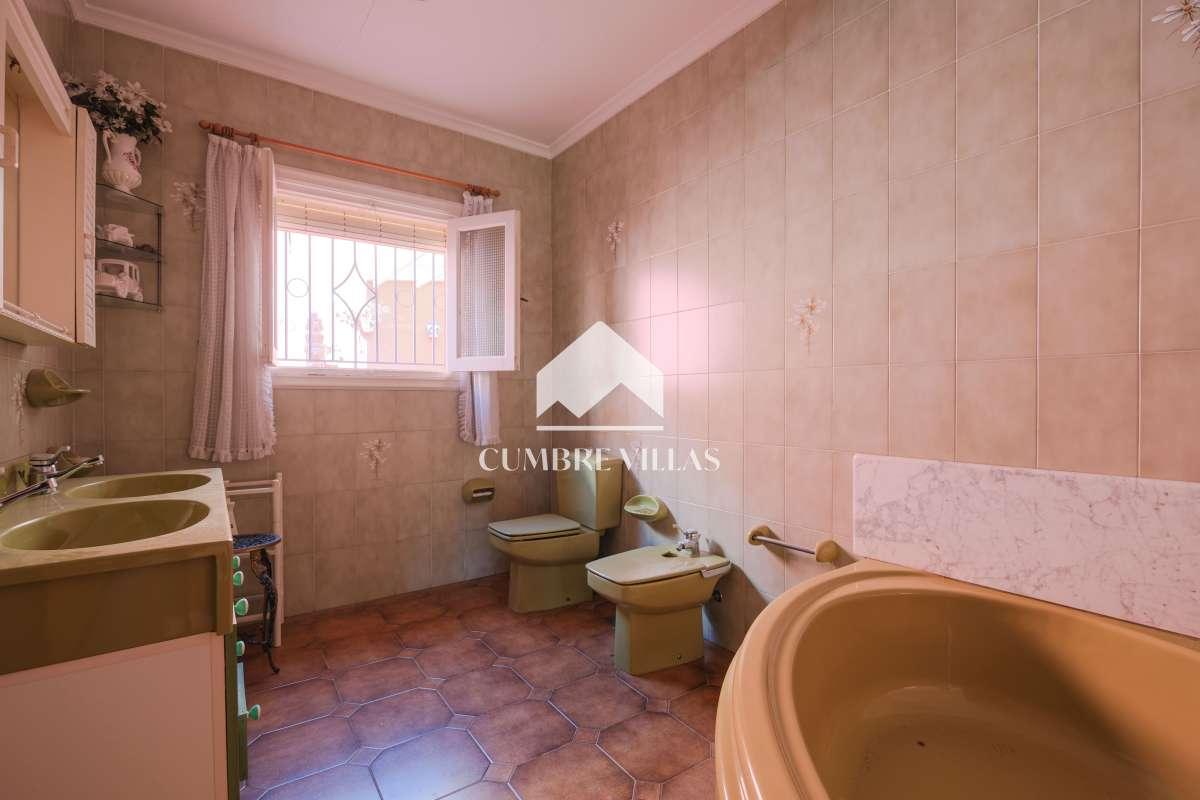 Villa for Sale in Salobreña