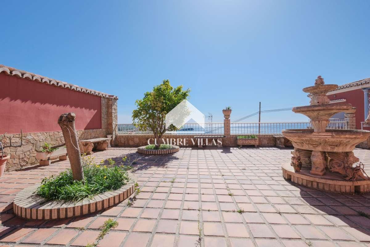Villa for Sale in Salobreña