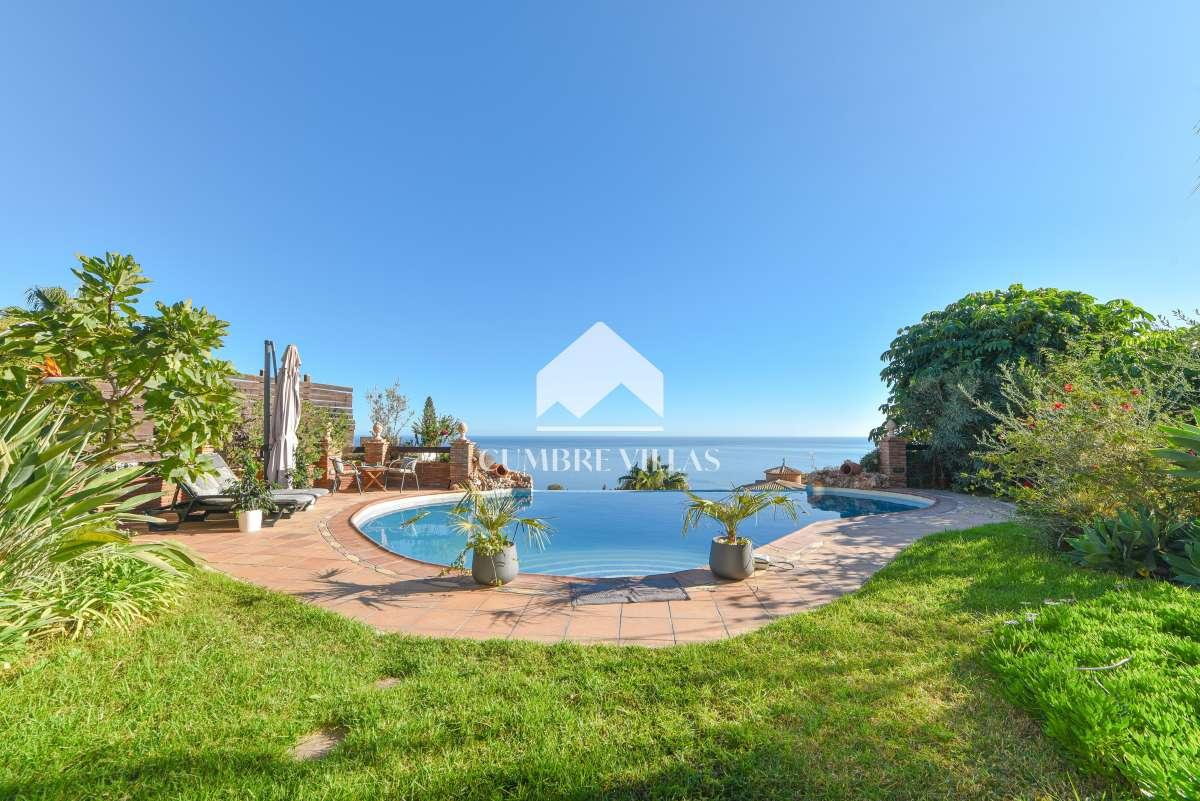 Villa for Sale in Salobreña