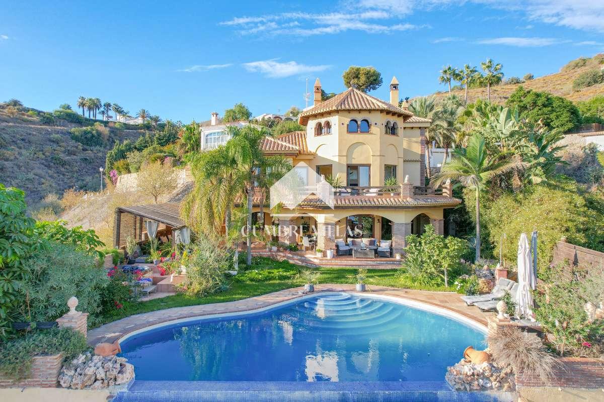 Villa for Sale in Salobreña