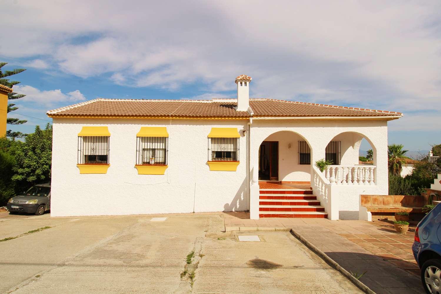 Villa en Alquiler en Alhaurín de la Torre