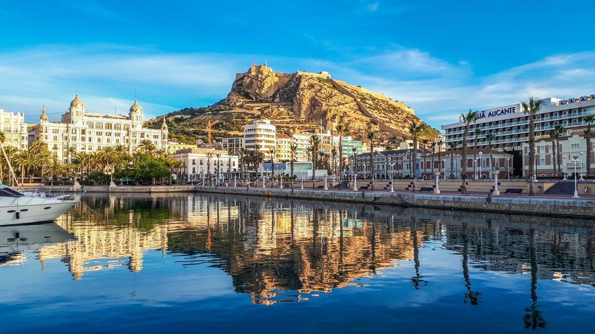 Apartment for Sale in Alicante