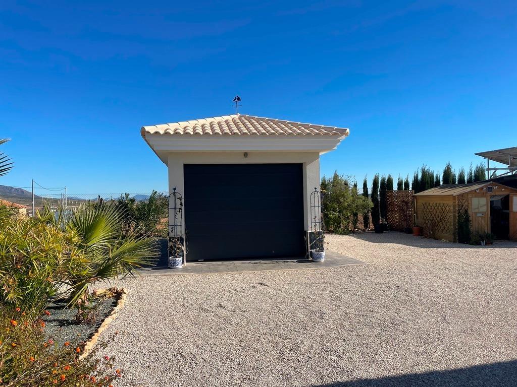 Villa for Sale in Pinoso